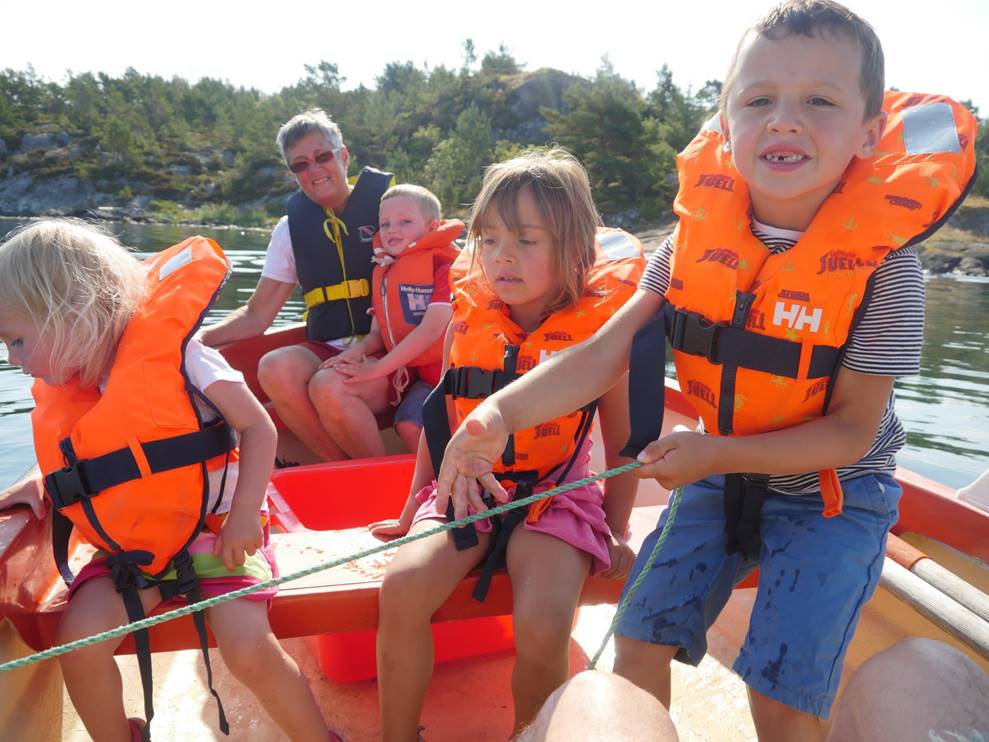 Et bilde som inneholder person, himmel, utendrs, oransje

Beskrivelse som er generert med svrt hy visshet