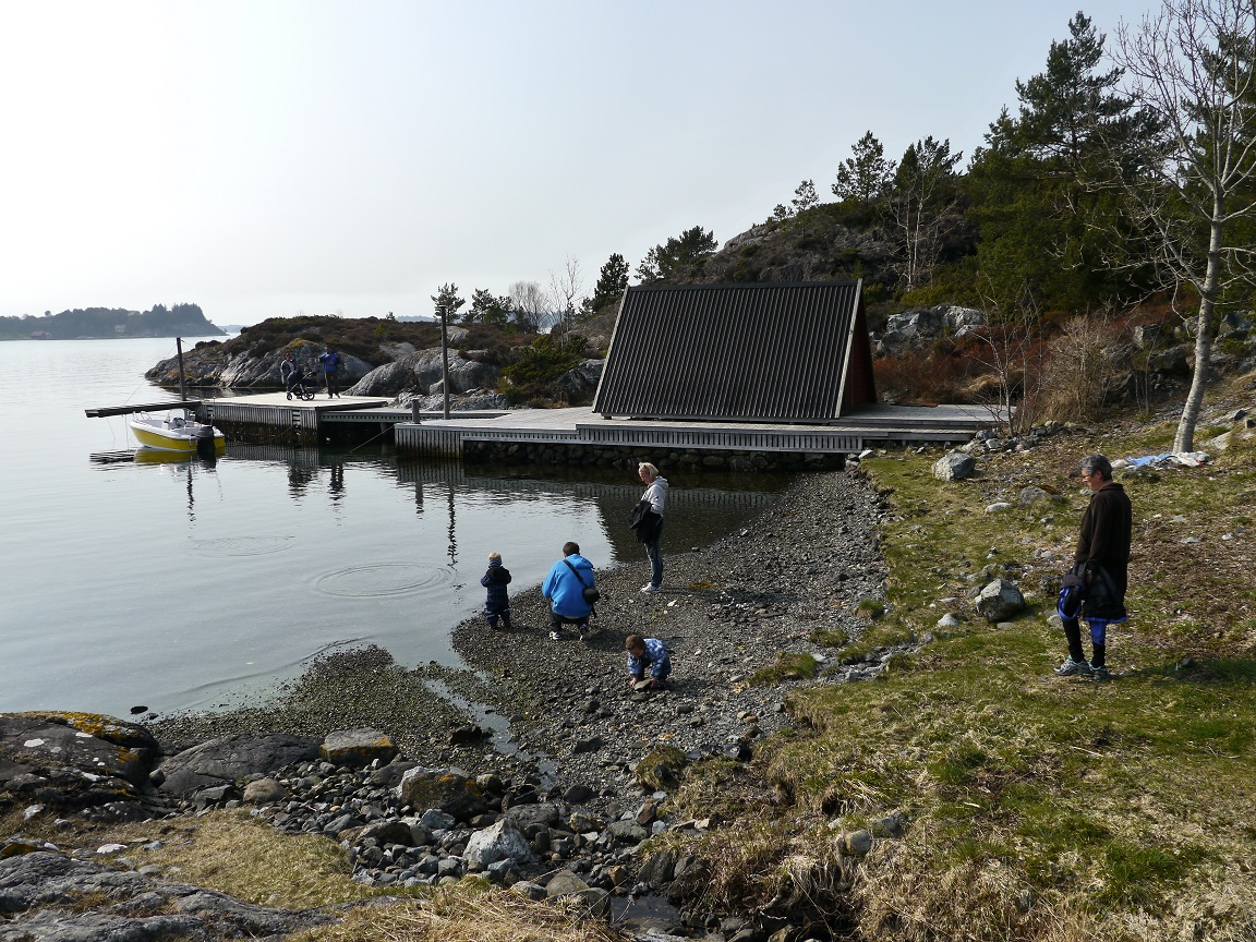 Et bilde som inneholder utendrs, himmel, vann, gress

Beskrivelse som er generert med svrt hy visshet