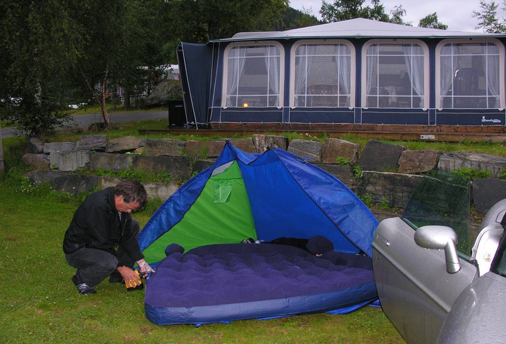 L�sningen ble stropper rundt to hj�rner av madrassen