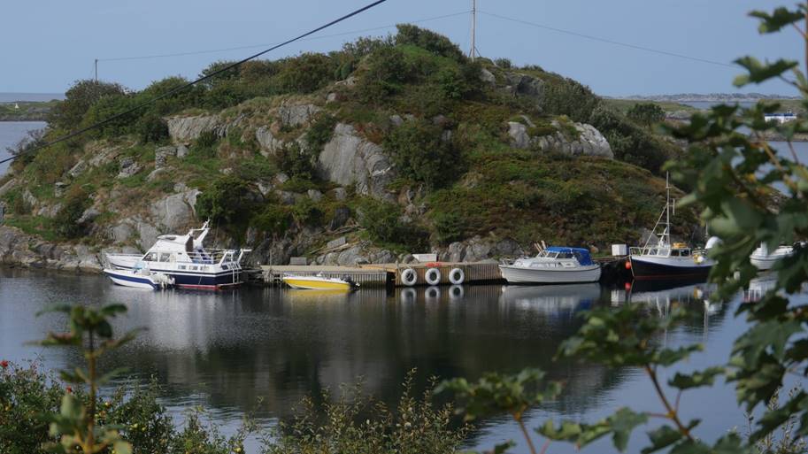 Et bilde som inneholder himmel, utendrs, vann, bt

Beskrivelse som er generert med svrt hy visshet