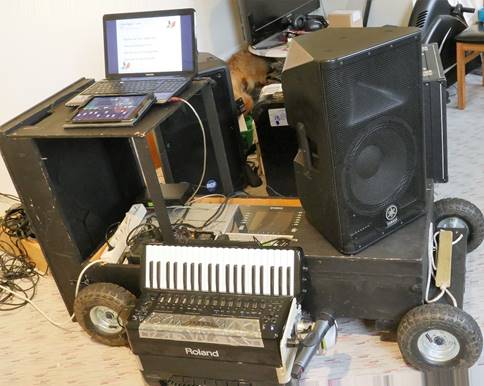 Et bilde som inneholder innendrs, bord, bakke

Beskrivelse som er generert med svrt hy visshet