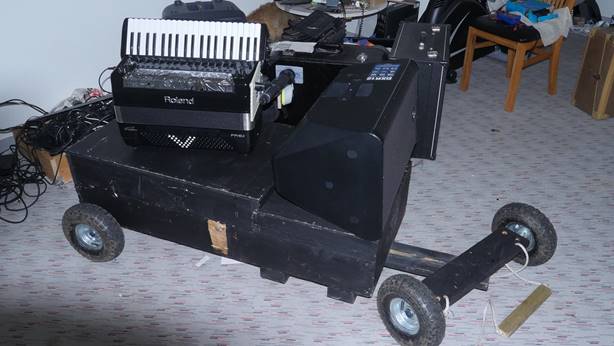 Et bilde som inneholder innendrs, bord, transport, militre kjrety

Beskrivelse som er generert med hy visshet