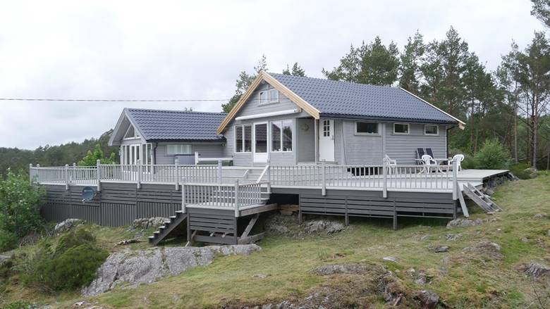 Et bilde som inneholder gress, utendrs, tre, himmel

Beskrivelse som er generert med svrt hy visshet