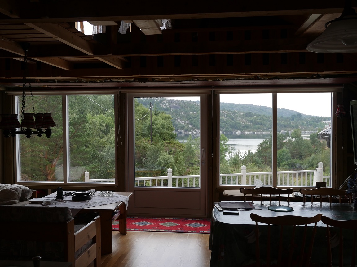 Et bilde som inneholder vindu, innendrs, tak, rom

Beskrivelse som er generert med svrt hy visshet